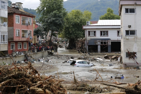 Terjangan Banjir Bandang Tewaskan 27 Orang di Turki