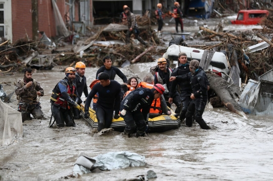 Terjangan Banjir Bandang Tewaskan 27 Orang di Turki