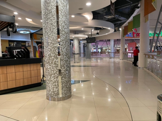 Suasana Mall di Tengah PPKM Level IV dan Wajib Sertifikat Vaksin