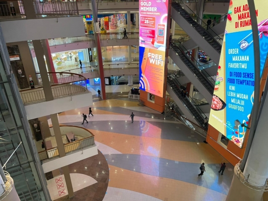 Suasana Mall di Tengah PPKM Level IV dan Wajib Sertifikat Vaksin