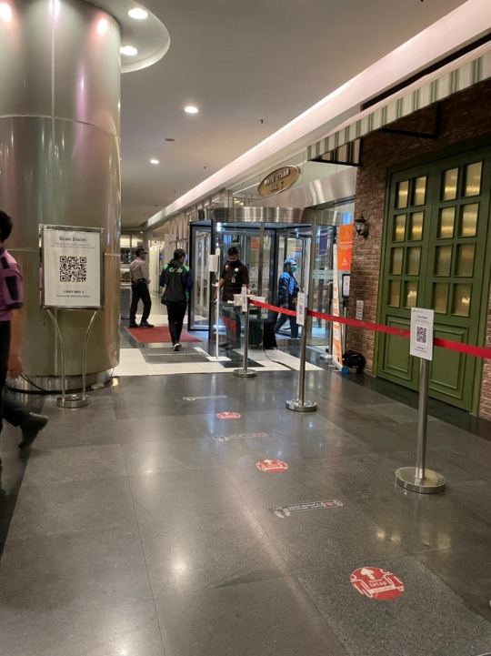 Suasana Mall di Tengah PPKM Level IV dan Wajib Sertifikat Vaksin