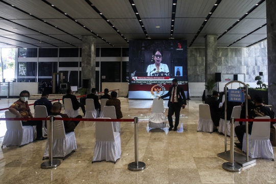 Menyaksikan Sidang Paripurna Secara Live