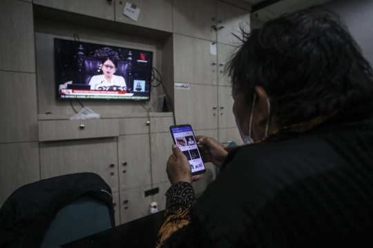 Menyaksikan Sidang Paripurna Secara Live
