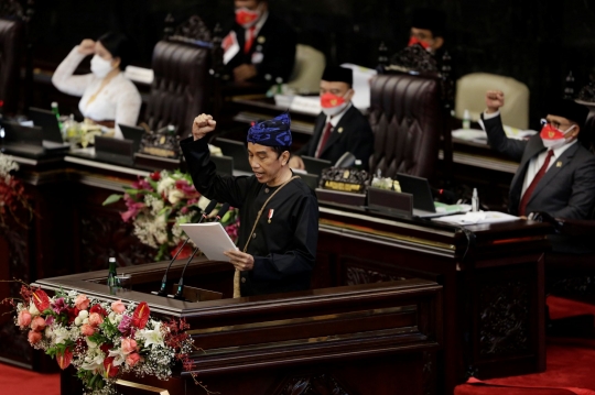Gaya Jokowi Paparkan RUU APBN 2022 dan Nota Keuangan di Sidang Paripurna DPR