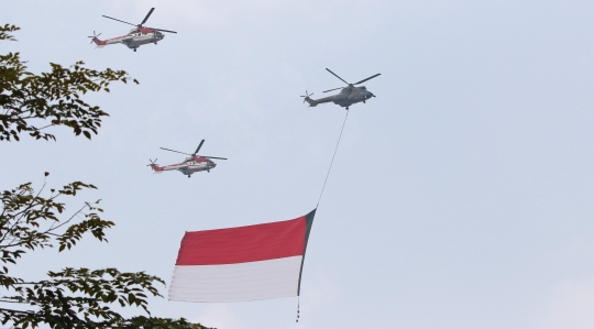 Aksi Helikopter dan Jet Tempur TNI AU di Peringatan HUT ke-76 RI