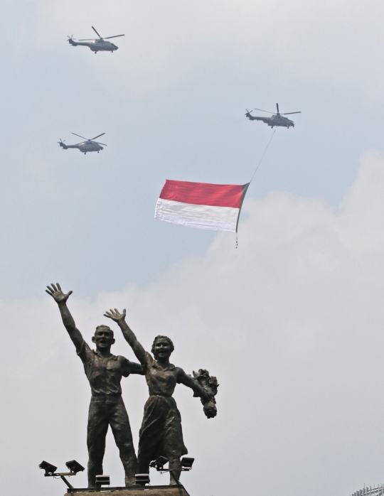 Aksi Helikopter dan Jet Tempur TNI AU di Peringatan HUT ke-76 RI