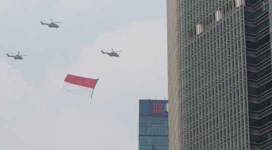 Aksi Helikopter dan Jet Tempur TNI AU di Peringatan HUT ke-76 RI