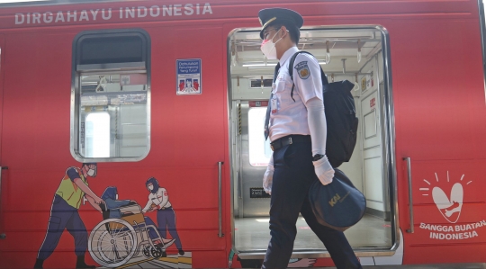 Penampilan Gerbong KAI Commuter dengan Tema Kemerdekaan