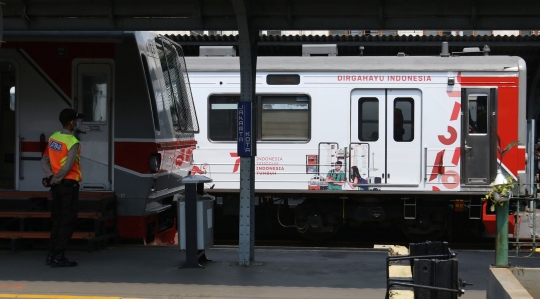 Penampilan Gerbong KAI Commuter dengan Tema Kemerdekaan