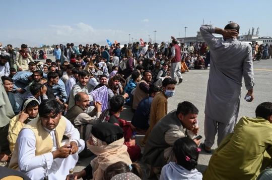 Kekacauan Bandara Internasional Kabul Saat Dipenuhi Warga Afghanistan