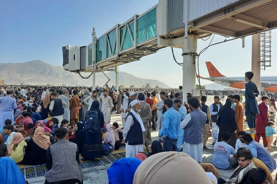 Kekacauan Bandara Internasional Kabul Saat Dipenuhi Warga Afghanistan