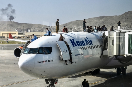 Kekacauan Bandara Internasional Kabul Saat Dipenuhi Warga Afghanistan