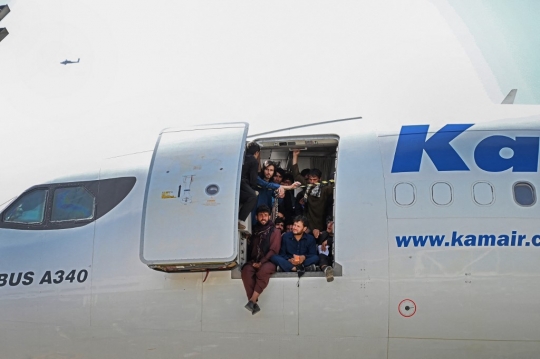 Kekacauan Bandara Internasional Kabul Saat Dipenuhi Warga Afghanistan