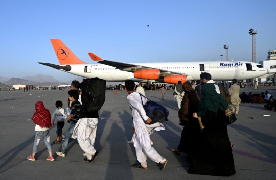 Kekacauan Bandara Internasional Kabul Saat Dipenuhi Warga Afghanistan