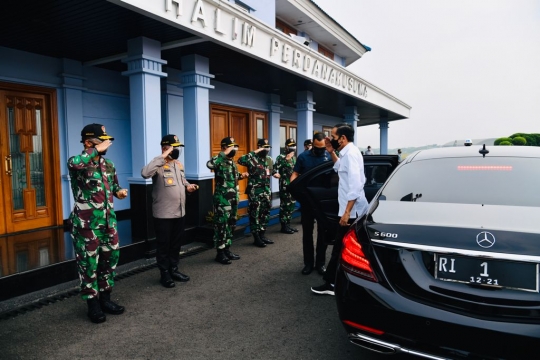 Penampakan Pesawat Kepresidenan Merah-Putih Jokowi