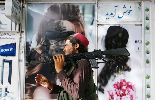 Taliban Berkuasa, Poster Perempuan di Salon Kecantikan Dirusak
