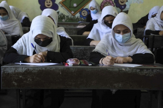 Intip Anak-Anak Perempuan di Afghanistan Kembali Bersekolah