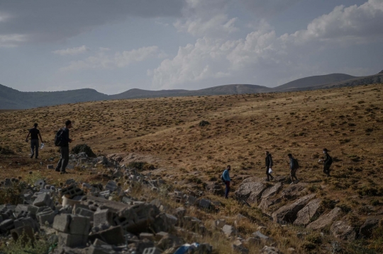 Tembok Pembatas Turki Halangi Pelarian Warga Afghanistan