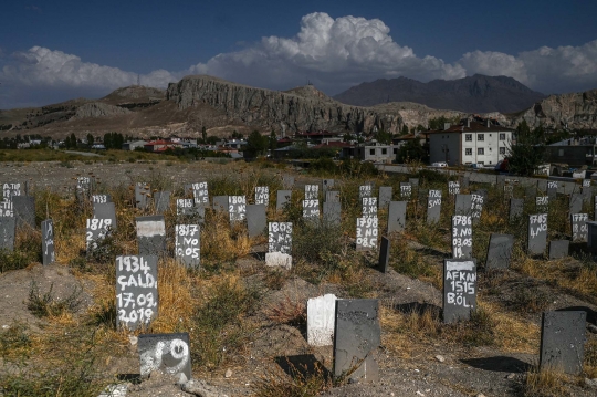 Tembok Pembatas Turki Halangi Pelarian Warga Afghanistan