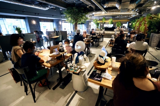 Keren, Kafe di Jepang Punya Pelayan Robot yang Dikendalikan Pekerja Disabilitas