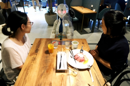 Keren, Kafe di Jepang Punya Pelayan Robot yang Dikendalikan Pekerja Disabilitas