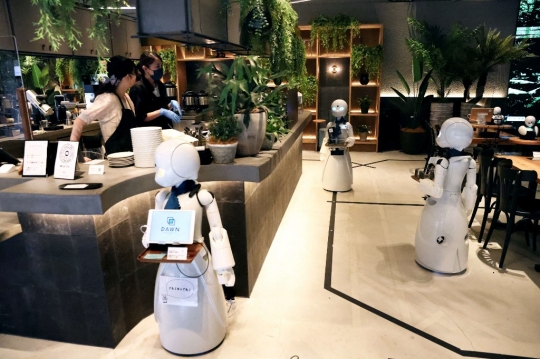 Keren, Kafe di Jepang Punya Pelayan Robot yang Dikendalikan Pekerja Disabilitas