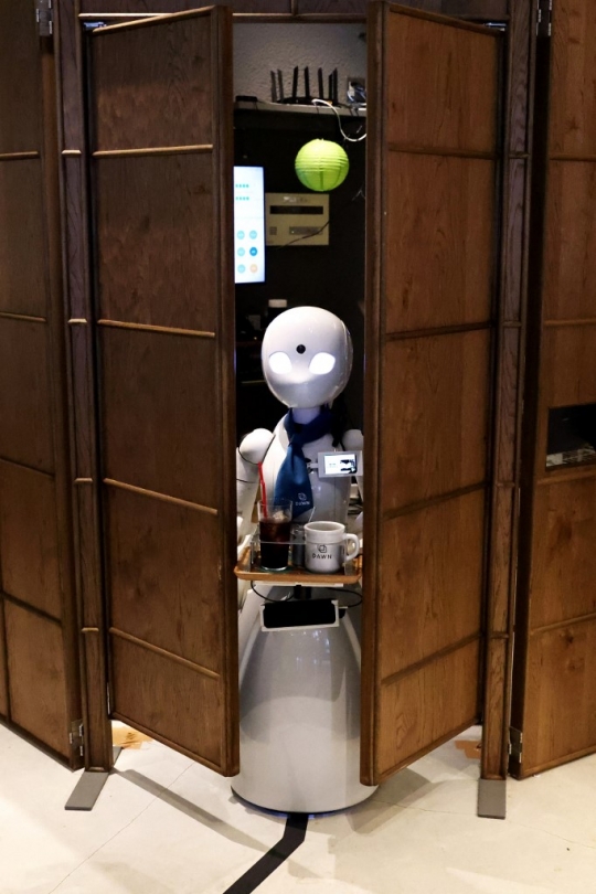 Keren, Kafe di Jepang Punya Pelayan Robot yang Dikendalikan Pekerja Disabilitas