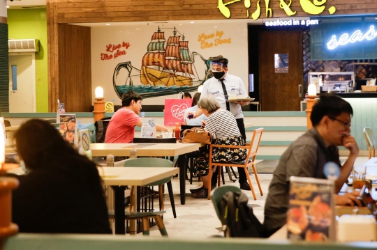 Restoran di Mal Kembali Layani Pengunjung Makan di Tempat