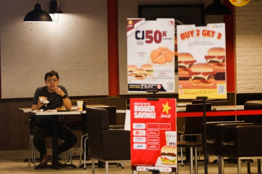 Restoran di Mal Kembali Layani Pengunjung Makan di Tempat