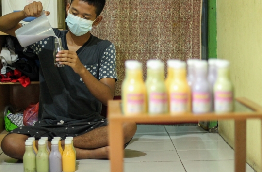 Kreatif, Pelajar Ini Berbisnis Minuman Jeli Selama PJJ