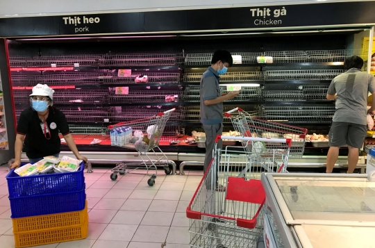 Panic Buying Menjelang Lockdown di Vietnam