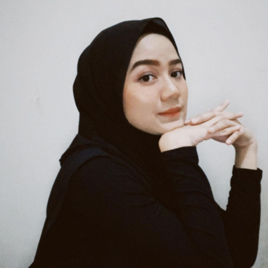 Petugas KAI Ini Cantik Kebangetan, Penumpang Bisa Betah di Stasiun Ogah Naik Kereta
