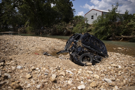 Kondisi Mobil-Mobil Tersapu Banjir Bandang di AS