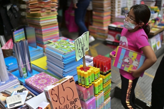 Warga Meksiko Sambut Sekolah Tatap Muka di Tengah Lonjakan Covid-19