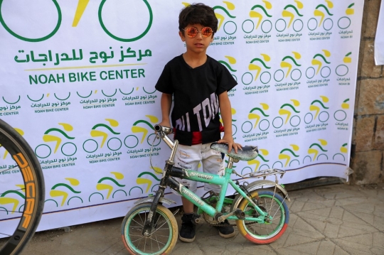Aksi Pemuda Yaman Sebarkan Perdamaian dengan Bersepeda