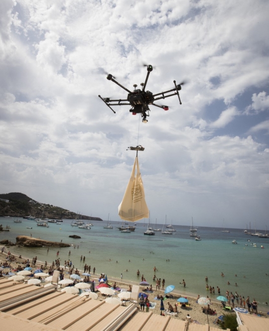 Unik, Restoran di Spanyol Antar Makanan ke Kapal Pesiar Pakai Drone