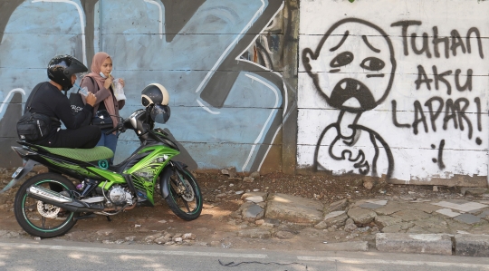 Mural 'Tuhan Aku Lapar' Muncul di Citayam