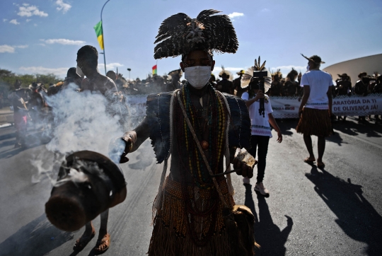 Aksi Protes Masyarakat Adat Brasil untuk Pertahankan Tanah Leluhur