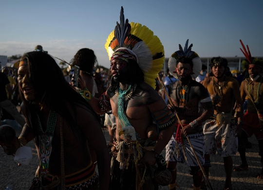 Aksi Protes Masyarakat Adat Brasil untuk Pertahankan Tanah Leluhur