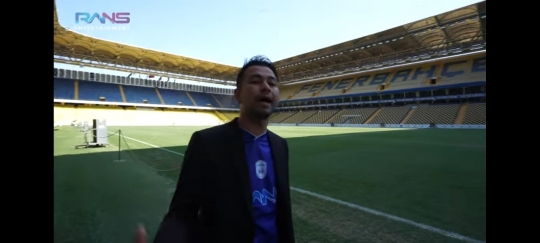 Potret Raffi Ahmad Berkunjung ke Stadion Fenerbahce, Keberadaan Nagita Jadi Sorotan