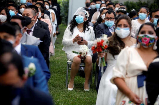 Ratusan Pasangan Nikah Massal di Tengah Pandemi