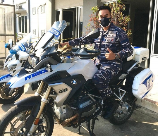 Gaya Keren Perwira TNI AL Rendy Meidiyanto Naik Motor Sport, Dulunya Artis