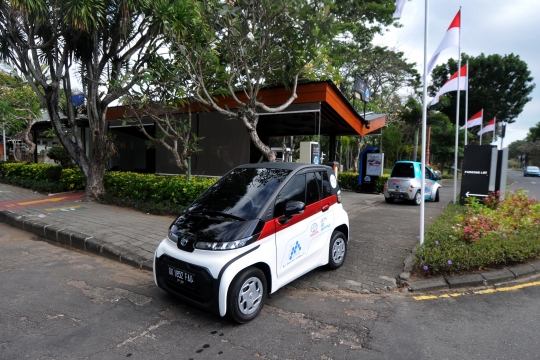 Melihat Mobil Listrik yang Disewakan untuk Wisatawan di Bali
