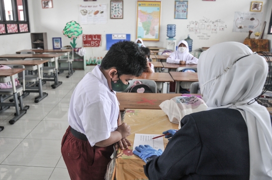 Antusias Murid Kelas 1 SD Ikuti Pembelajaran Tatap Muka