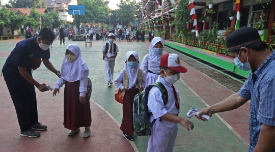 Keseruan Hari Pertama Pembelajaran Tatap Muka di SDN 05 Kalisari