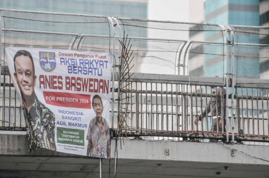 Penampakan Spanduk Anies Baswedan For Presiden 2024 di JPO Slipi