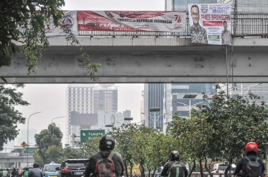 Penampakan Spanduk Anies Baswedan For Presiden 2024 di JPO Slipi