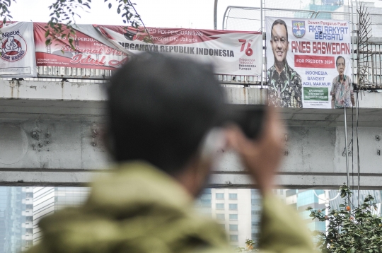 Penampakan Spanduk Anies Baswedan For Presiden 2024 di JPO Slipi