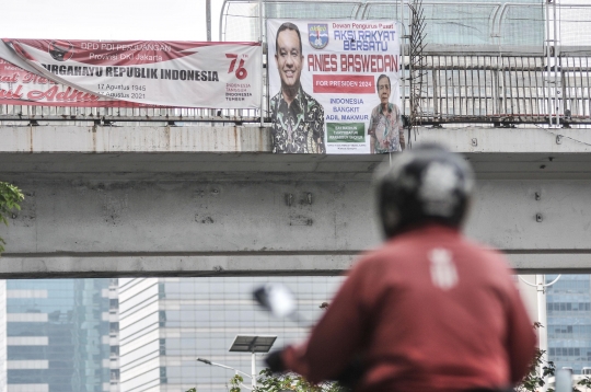 Penampakan Spanduk Anies Baswedan For Presiden 2024 di JPO Slipi