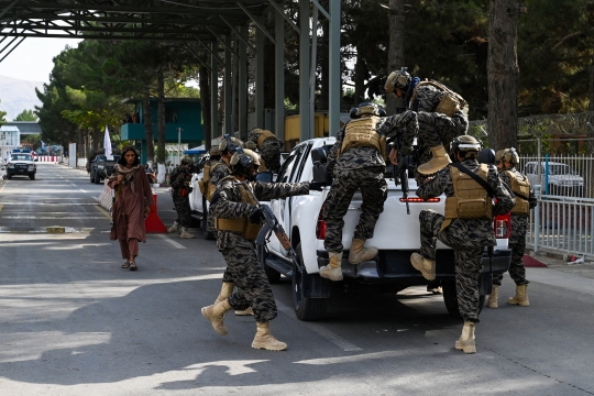 Pasukan Khusus Taliban Kuasai Bandara Kabul Usai Militer AS Angkat Kaki